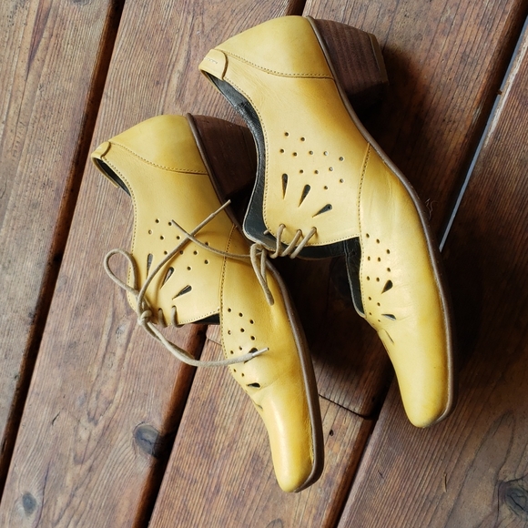 FIDJI Yellow Cutout Leather Bianca Pump Lace-Up Mary Jane sz 40/8 Women's Shoes - Picture 5 of 12